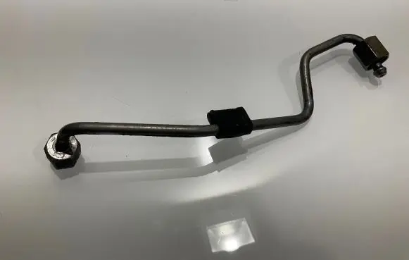 Fuel injector supply line/pipe