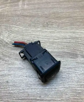Volkswagen PASSAT B5 Fuel tank opening switch 3B0959833A