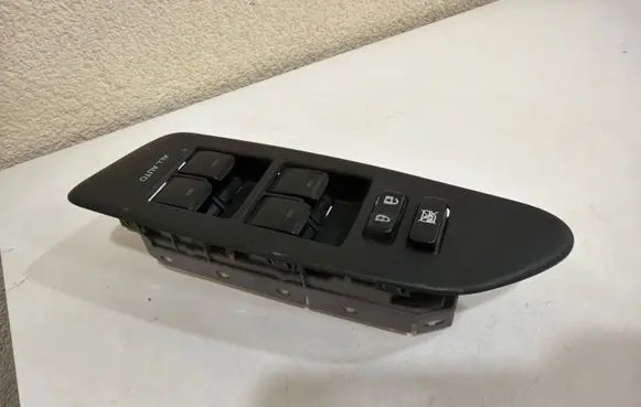 Toyota Auris 150 Electric window control switch 7423202550