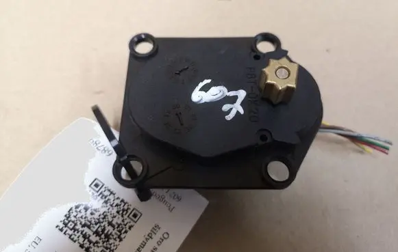 Peugeot 607 Air flap motor/actuator 657102J