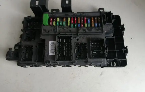Ford Mustang VI Fuse module FR3T15604BJ FR3T15604