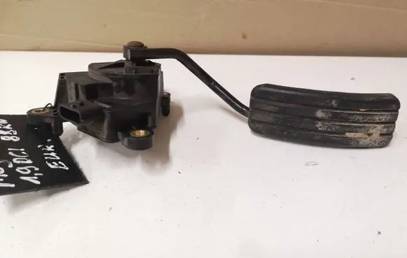 Renault Megane II Accelerator throttle pedal 8200153270