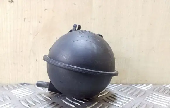Vacuum air tank