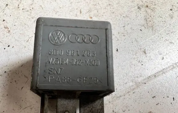 Skoda Superb B5 (3U) Other relay 8D0951253 V23134J52X300