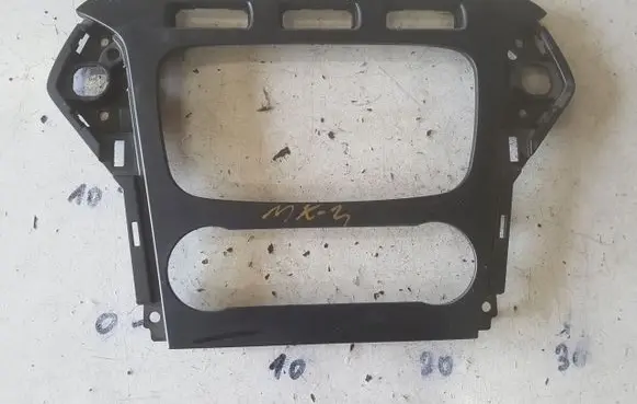 Ford Mondeo MK IV Radio/GPS head unit trim 