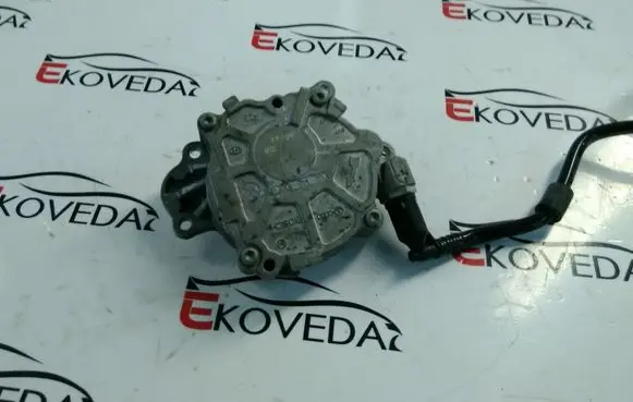 Volkswagen Golf VI Vacuum pump 03L145100