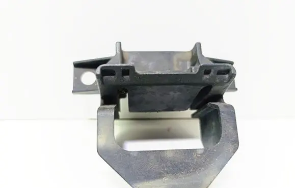 BMW 1 E82 E88 Radiator mount bracket 7591647