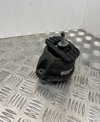 BMW 5 E60 E61 Engine mount bracket 6774620