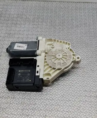 Volkswagen PASSAT B6 Front door window regulator motor 1K0959701Q 981237340 988691112