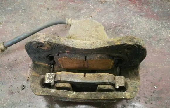 Hyundai Tucson JM Front brake caliper