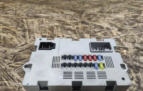 Jaguar XE Fuse module CPLA14Q073AA