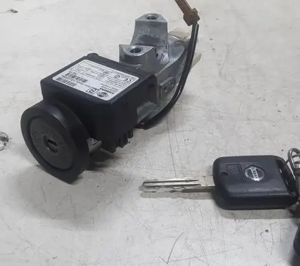 Nissan X-Trail T30 Ignition lock 5WK48042A 28590C9902