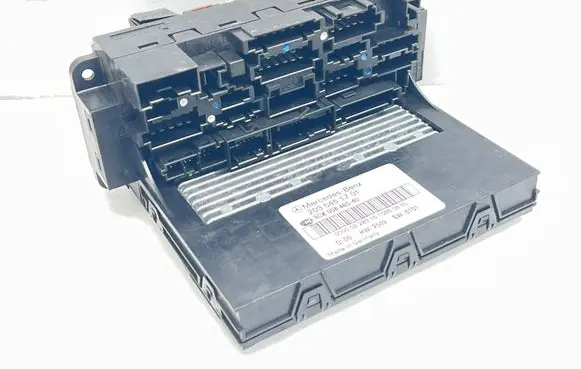 Mercedes-Benz C W203 Fuse module 2035451701 5DK00848540