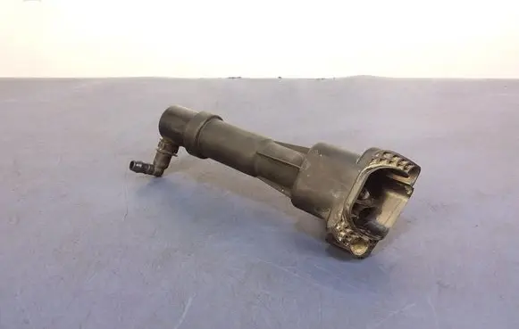 Volvo XC90 Windshield washer spray nozzle 