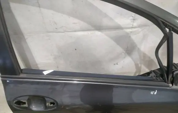 Toyota Yaris Front door glass trim molding