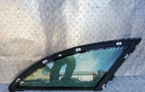 Mercedes-Benz C W203 Rear side window