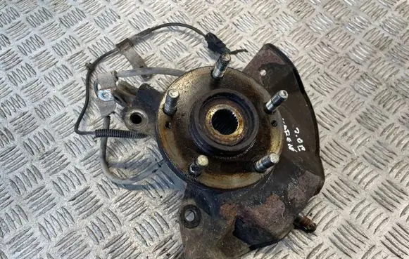 KIA Carens II Front wheel hub spindle knuckle