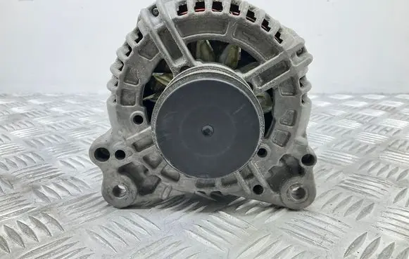 Volkswagen Tiguan Generator/alternator 03L903023