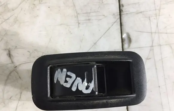 Toyota Corolla Verso AR10 Electric window control switch