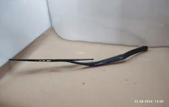Hyundai Sonata Front wiper blade arm