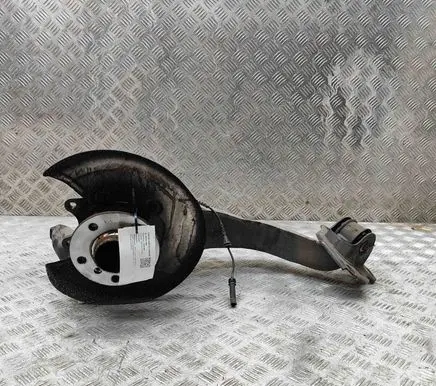 BMW 2 F44 Rear wheel hub 6898964
