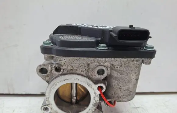 Renault Twingo III Throttle body valve S27610612 H8201354832