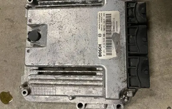 Renault Trafic II (X83) Engine control unit/module 8200666516 0281014648