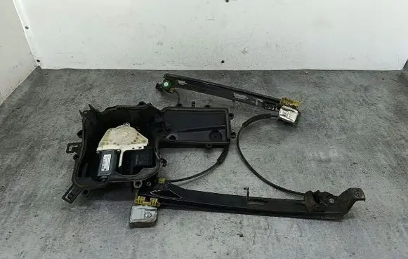 Seat Leon (1P) Front door window regulator with motor