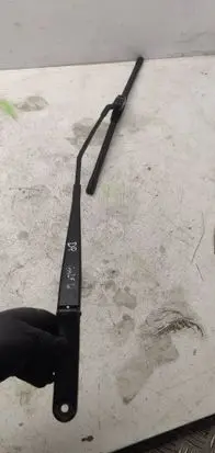 Front wiper blade arm