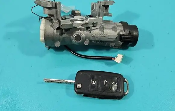 Volkswagen Touran I Ignition lock 5K0905865 IMPRK1588981