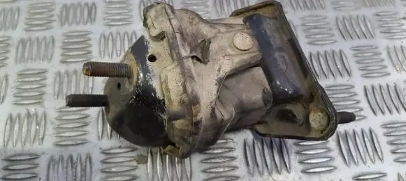 Chrysler 300M Engine mount bracket 4593184