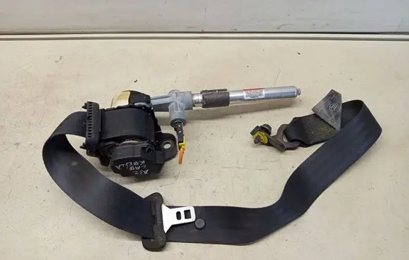 Volvo V70 Rear seatbelt 30642883