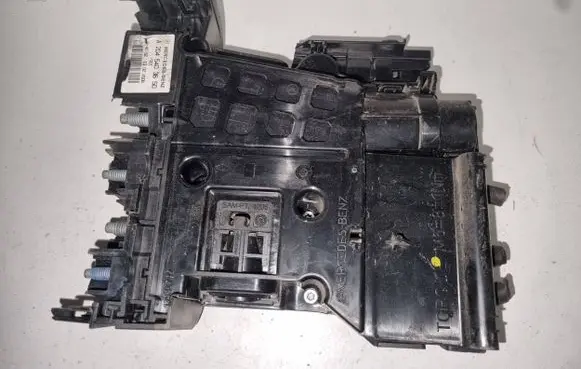 Mercedes-Benz B W245 Fuse module A2045403650
