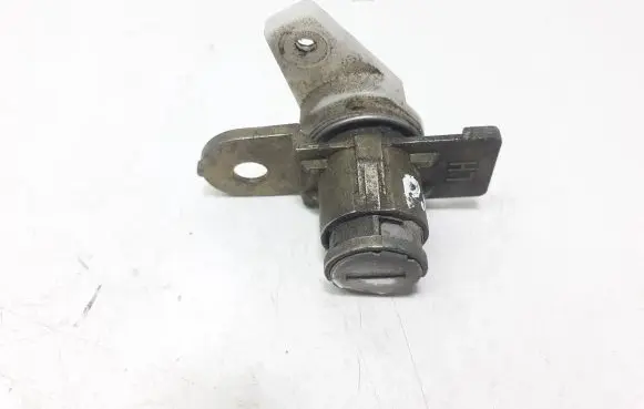 Rover 214 - 216 - 220 Front door lock (next to the handle) 