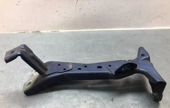 Audi A3 S3 8V Fender mounting bracket 8V0821135A