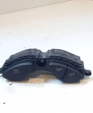 Ford Focus Windscreen/window heater switch YS4T19A945BA