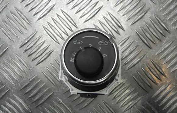 Toyota Yaris Climate control unit 75K354 Y979
