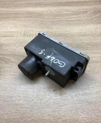 Volkswagen Golf III Central locking vacuum pump 1H0962257