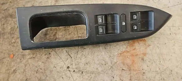 Volkswagen Touran I Electric window control switch 1T1867371H