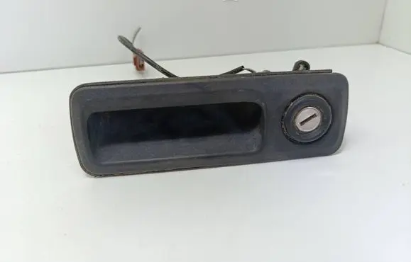 Volkswagen Golf III Tailgate/trunk/boot exterior handle 1H9827571