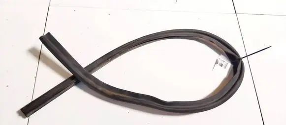 Skoda Superb B6 (3T) Rubber seal front coupe door 