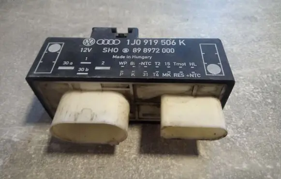 Volkswagen Golf IV Coolant fan relay 1J0919506K