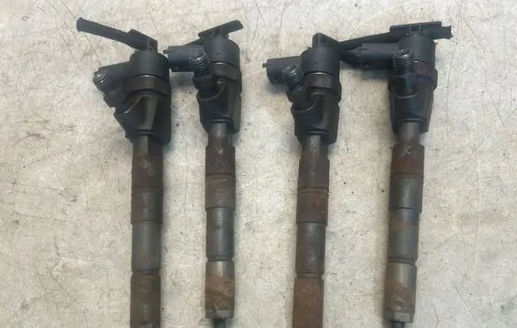 Opel Insignia A Fuel injectors set 0445110327