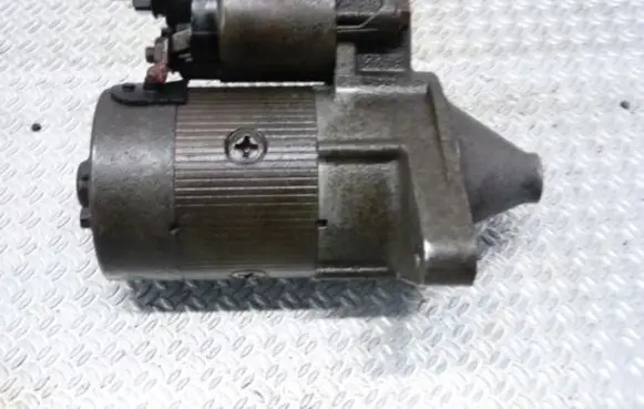 Toyota Yaris Starter motor 281000J010