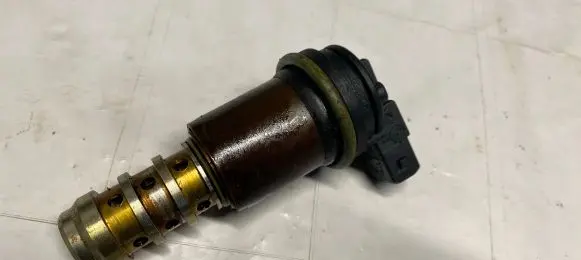 BMW 7 E65 E66 Camshaft vanos timing valve 170732309
