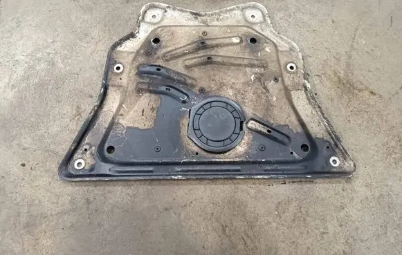 BMW X5 F15 Engine splash shield/under tray 6853814
