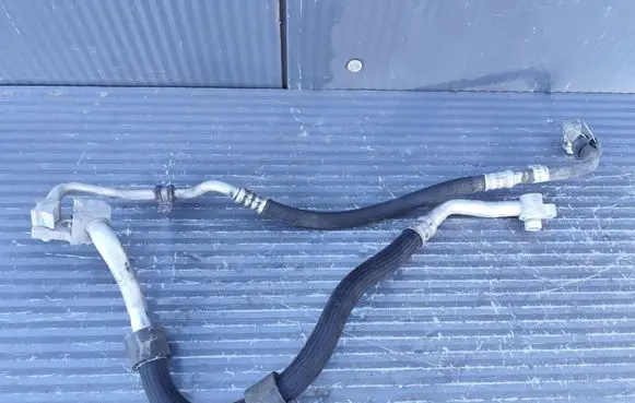 Maserati Levante Air conditioning (A/C) pipe/hose 670033074 670033075