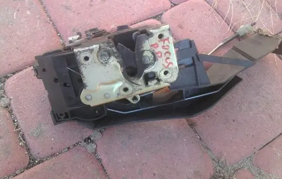 Ford Focus Front door lock