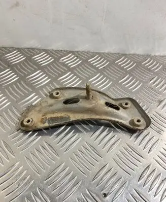 Skoda Octavia Mk2 (1Z) Fender mounting bracket 1Z0810679