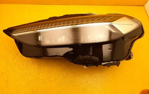 Audi A5 Headlight/headlamp 8B3941035M